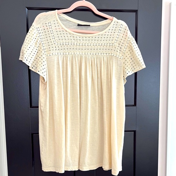 Lane Bryant Cream Short Sleeve Smocked Blouse w/Eyelet Design. Size 18/20 - Picture 1 of 8